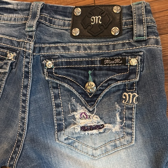 Miss Me Denim - MISS ME Signature Cropped Distressed Jean Women Size 28